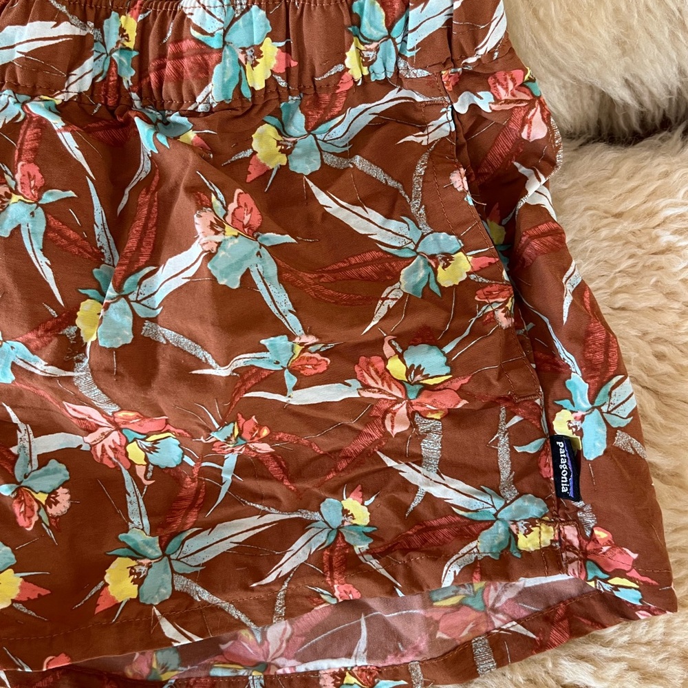 Patagonia Womens Barely Baggies 2.5” size med
